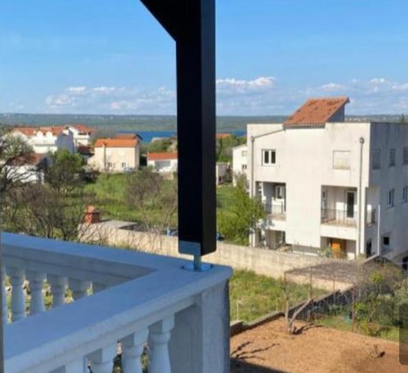 Apartment Raslina Экстерьер фото